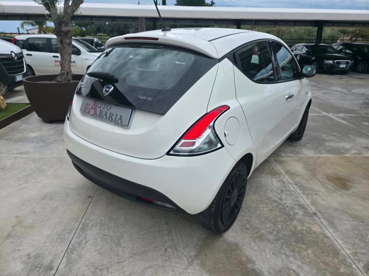 Lancia Ypsilon 1.0 FireFly 5 porte S&S Hybrid Ecochic A. Ferretti