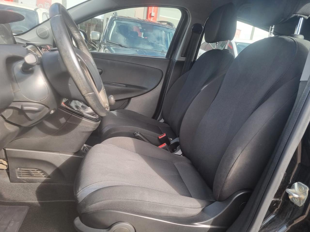 Lancia Ypsilon 1.2 69 CV 5 porte Gold