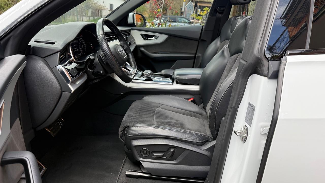 Audi Q8 50 TDI 286 CV quattro S-line Tetto 360”