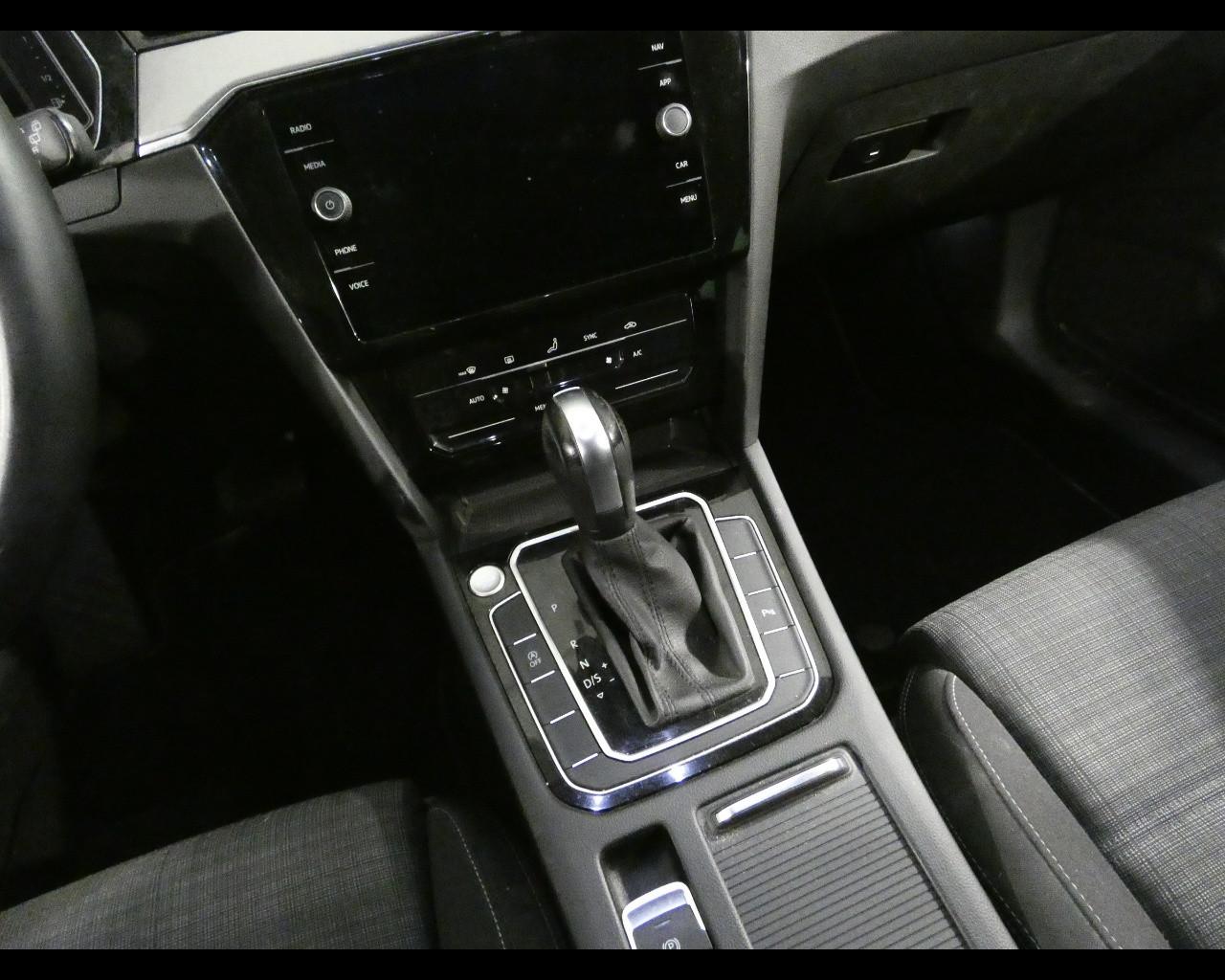 VOLKSWAGEN Passat 8ª serie - Passat Variant 2.0 TDI SCR EVO DSG Business