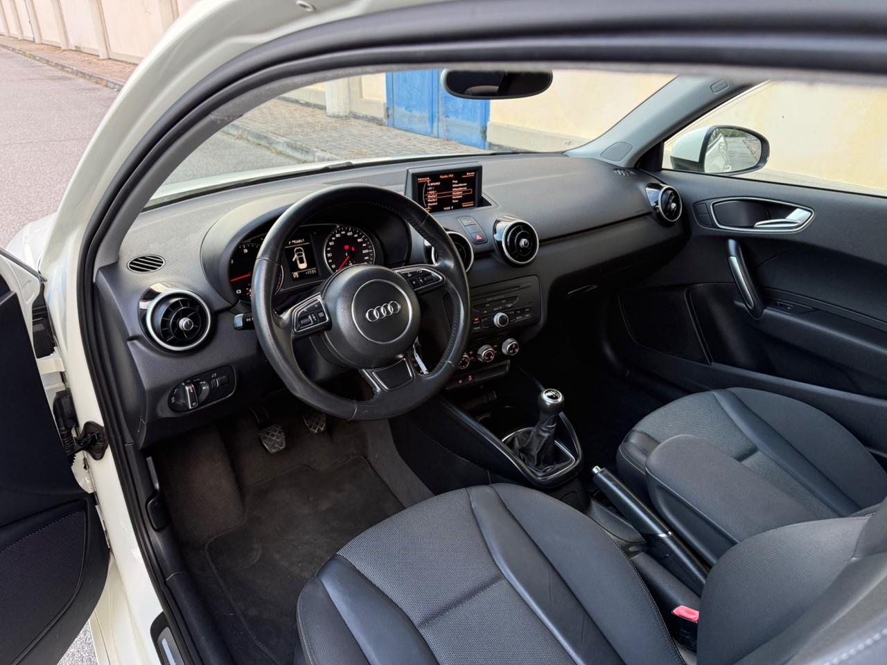 Audi A1 1.6 TDI 105 CV .. S-Line