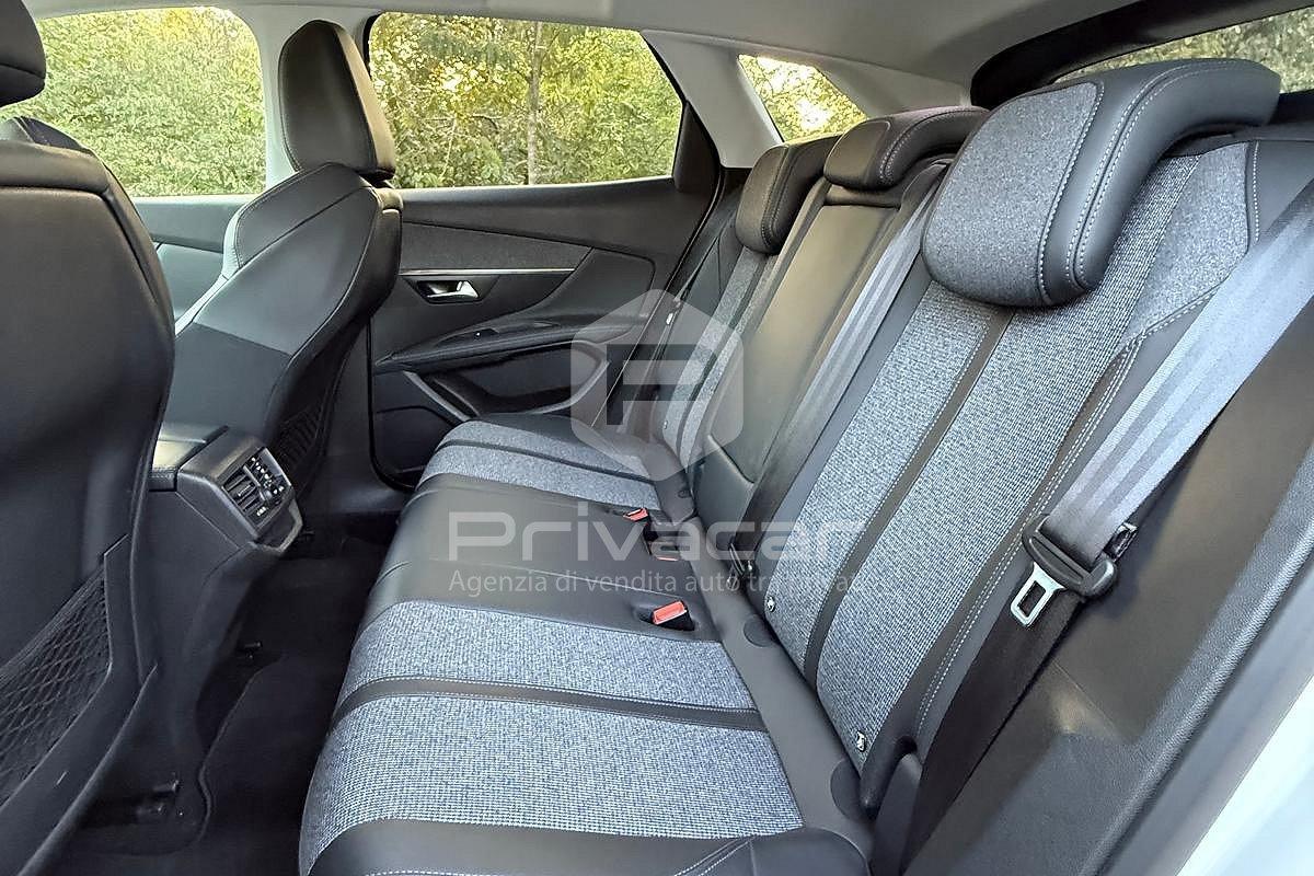 PEUGEOT 3008 BlueHDi 130 S&S EAT8 Allure