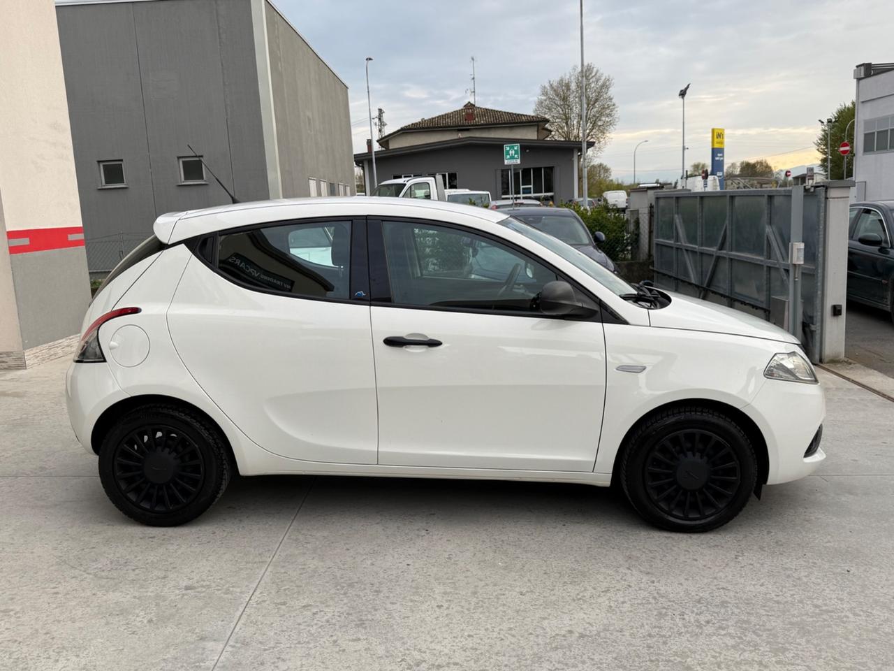 Lancia Ypsilon 1.2 69 CV 5 porte GPL Ecochic Monogram