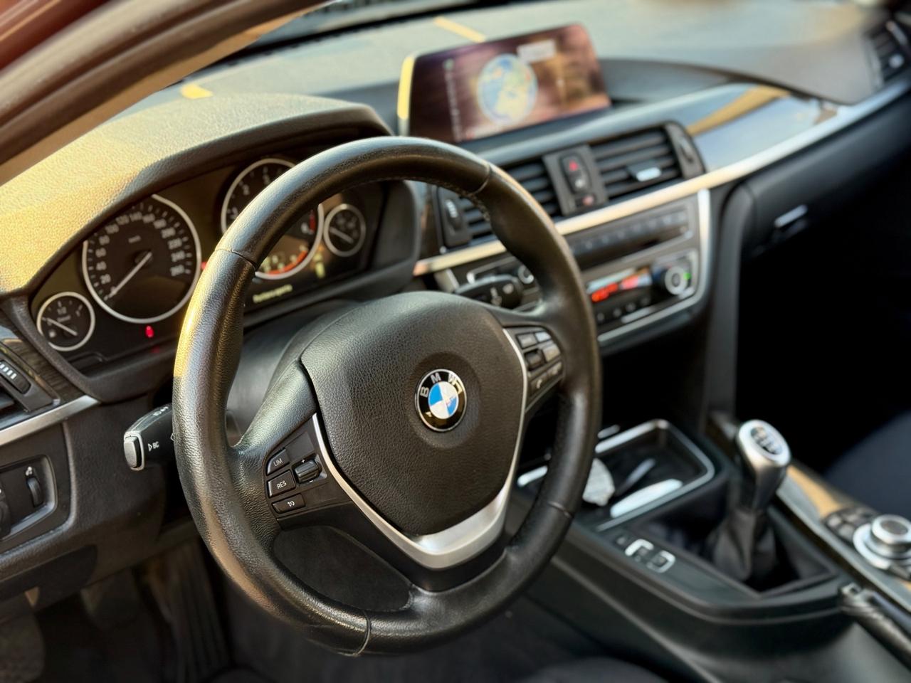 BMW 318d Touring Luxury - 2014 185.000KM