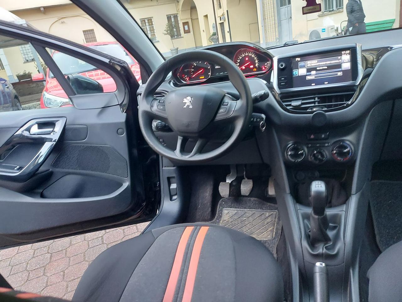 Peugeot 208 Allure 1.4 HDI 68 cv neopatentati