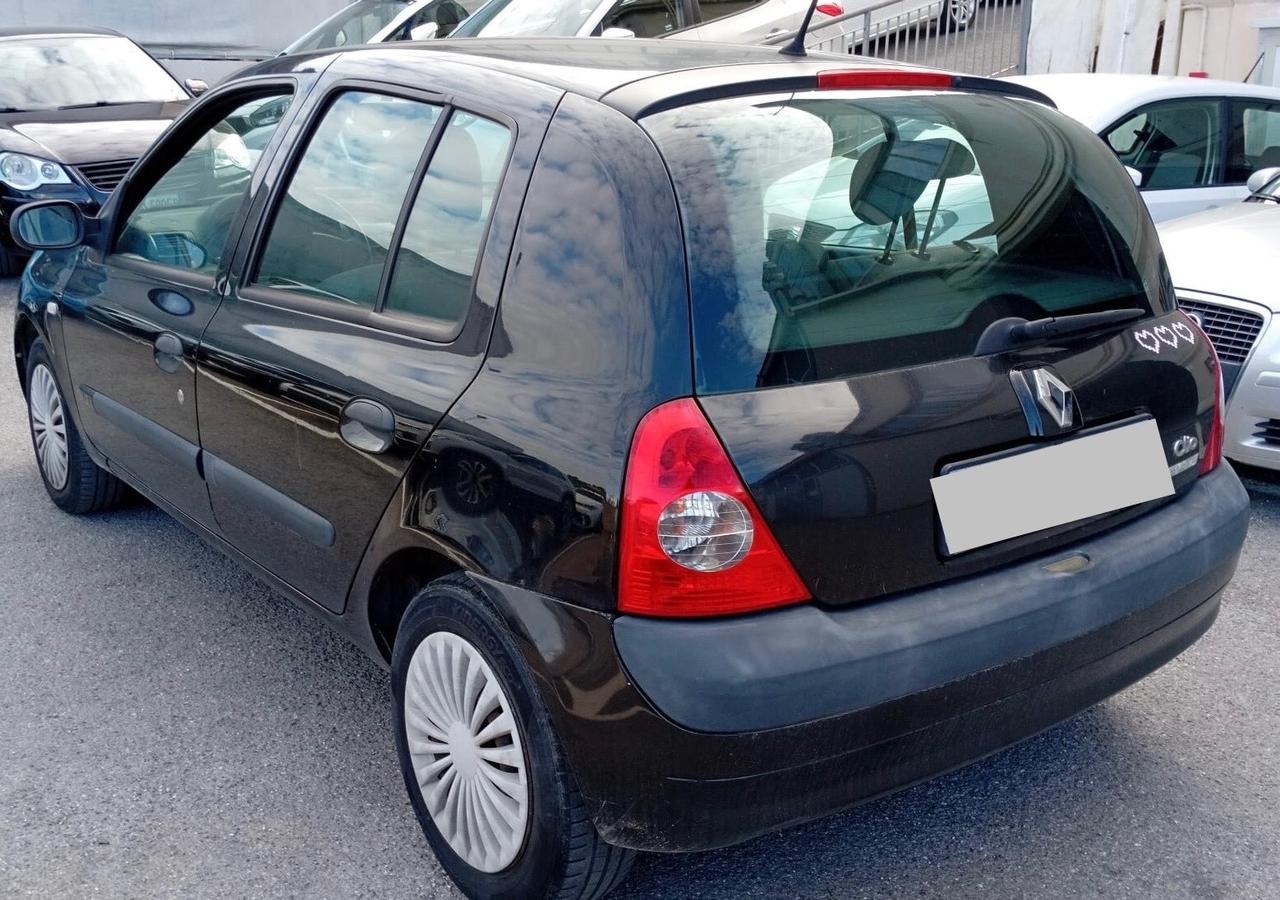 Renault Clio 1.2BZ 5 porte NEOPATENTATI