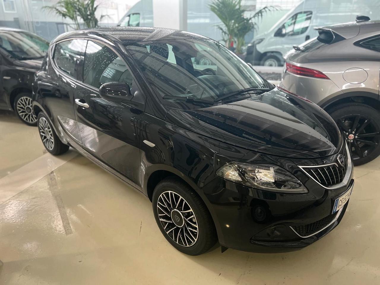 Lancia Ypsilon 1.0 FireFly 5 porte S&S Hybrid Platino