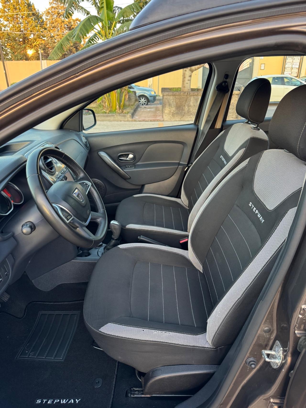 Dacia Sandero Stepway 1.5 dCi CAMBIO AUTOMATICO