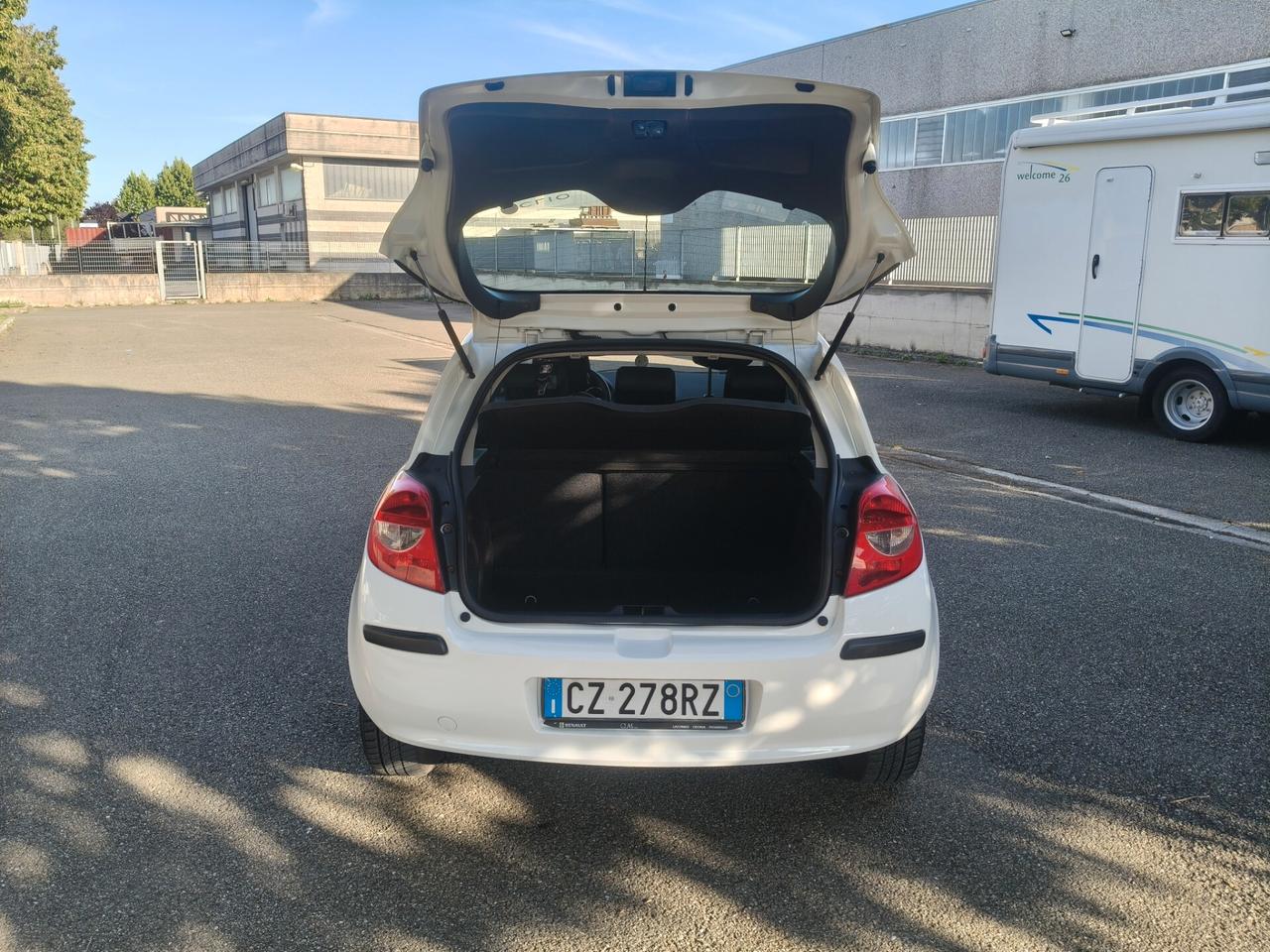 Renault Clio 1.6 5 porte SOLAMENTE 61.000 KM