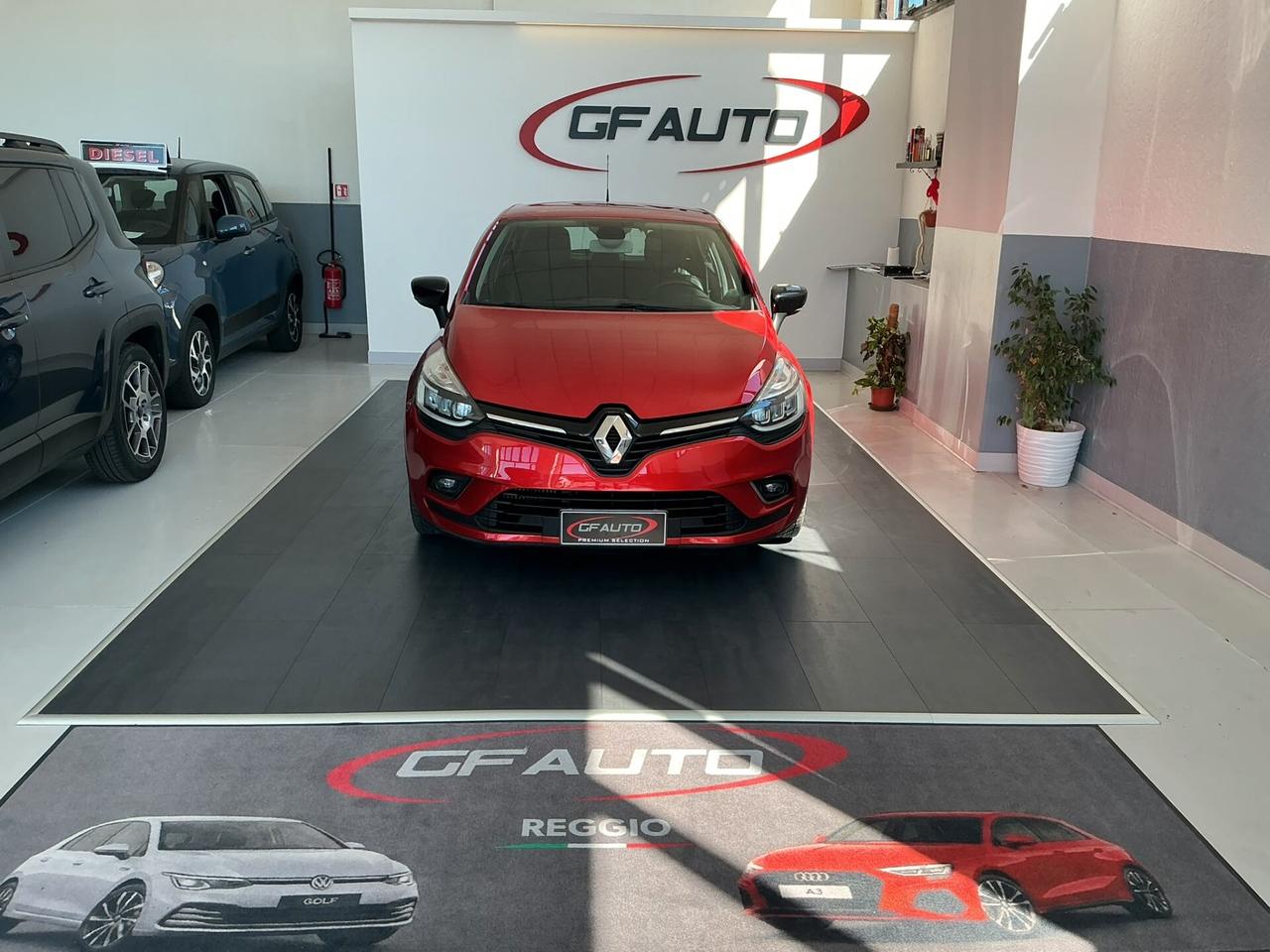 Renault Clio TCe 12V 90 CV 5 porte Moschino Intens