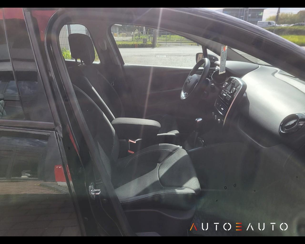 RENAULT Clio IV - Clio 5p 1.2 Zen (live) 75cv E6