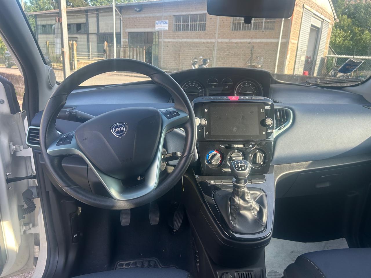 Lancia Ypsilon 1.0 FireFly 5 porte S&S Hybrid Platino