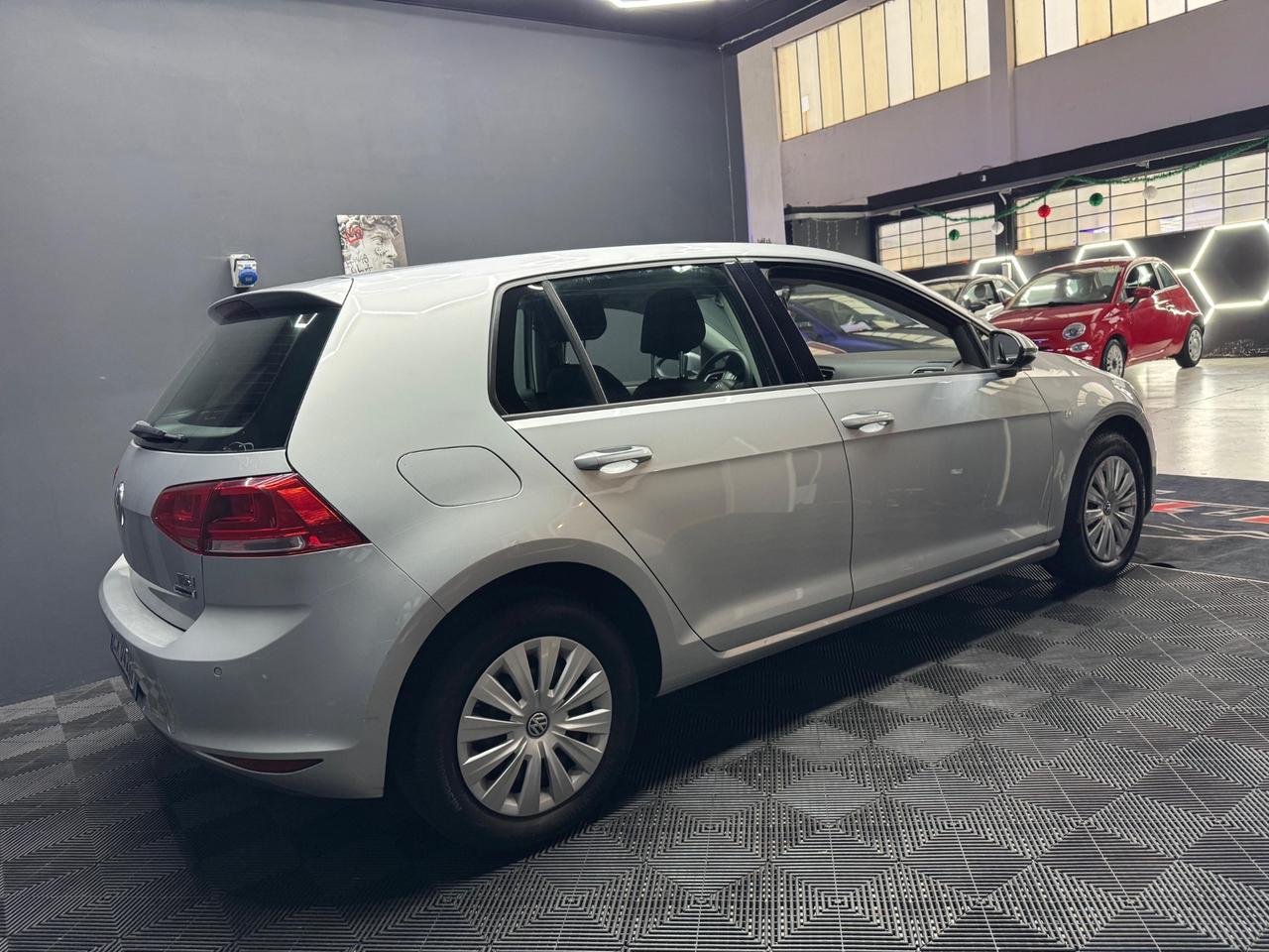 Vendesi Volkswagen Golf 1.2 TSI 85 CV – 2015