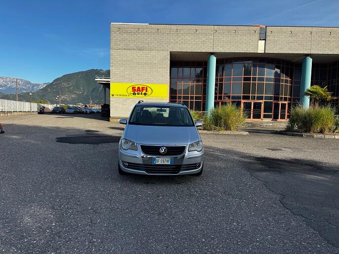 Volkswagen Touran 2.0 TDI DPF DSG Highline