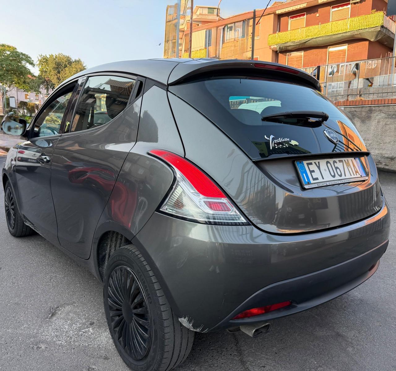 Lancia Ypsilon 1.2 benz/GPL Ecochic Gold