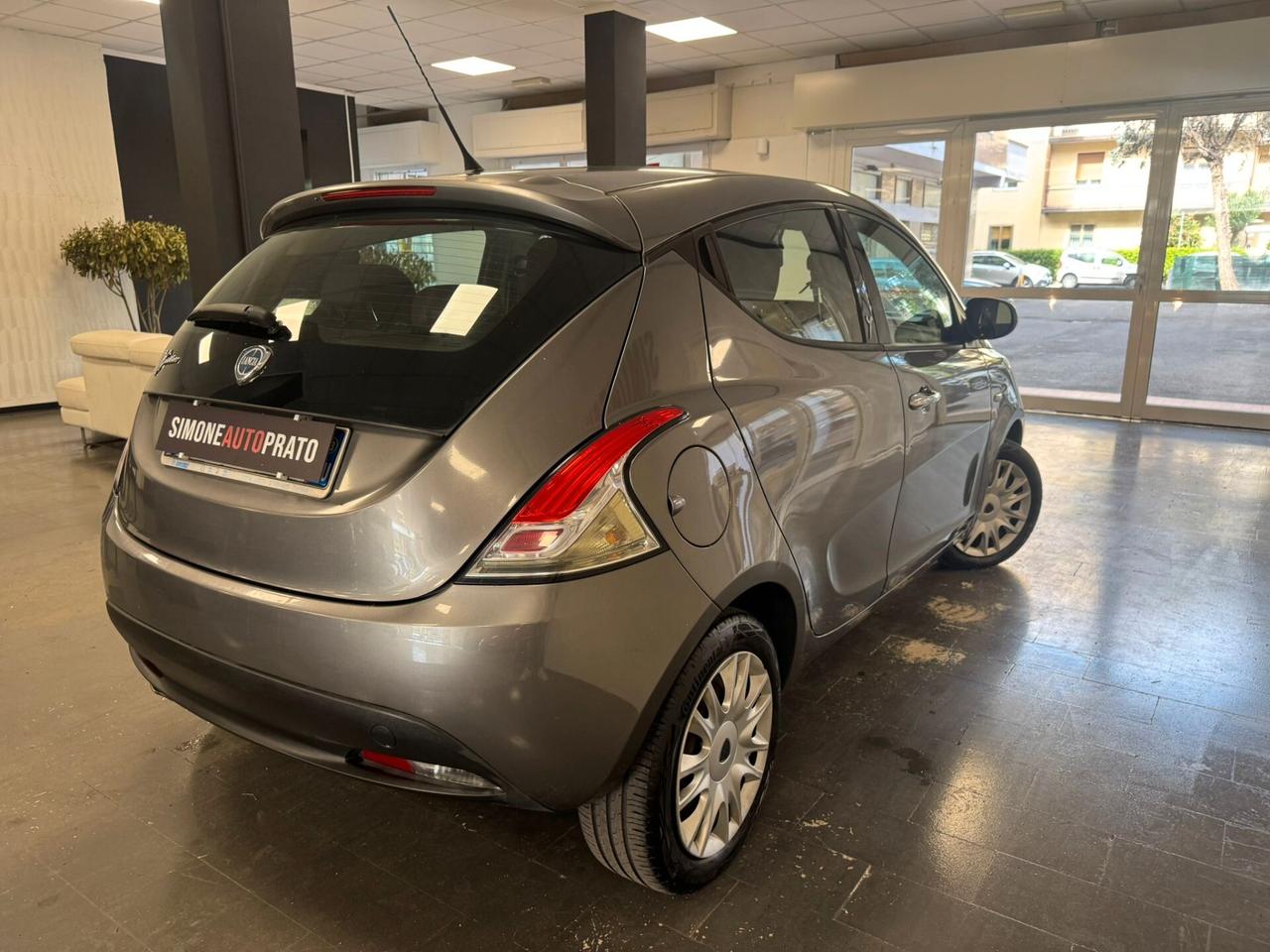 Lancia Ypsilon 1.2 69 CV 5 porte Silver