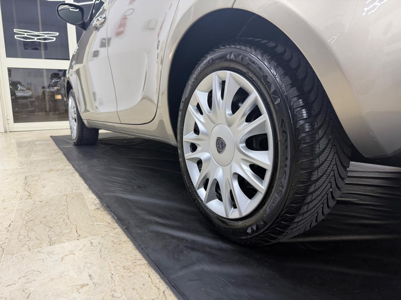 Lancia Ypsilon 1.2 69Cv