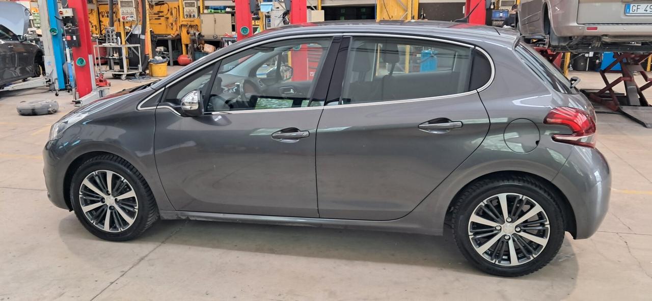 Peugeot 208 PureTech 1.2 km 0