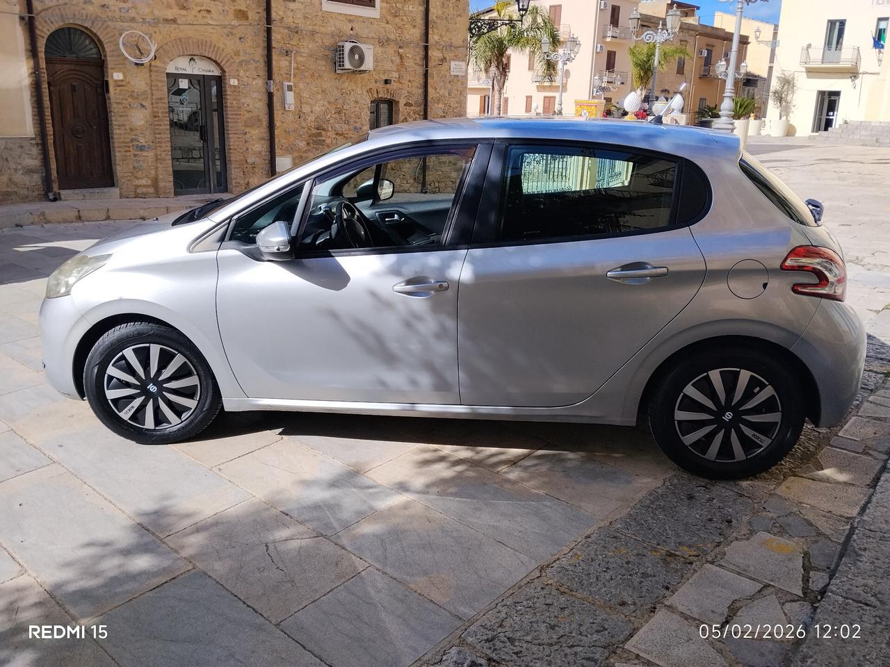 Peugeot 208 1.4 HDi 70 CV 5 porte Allure