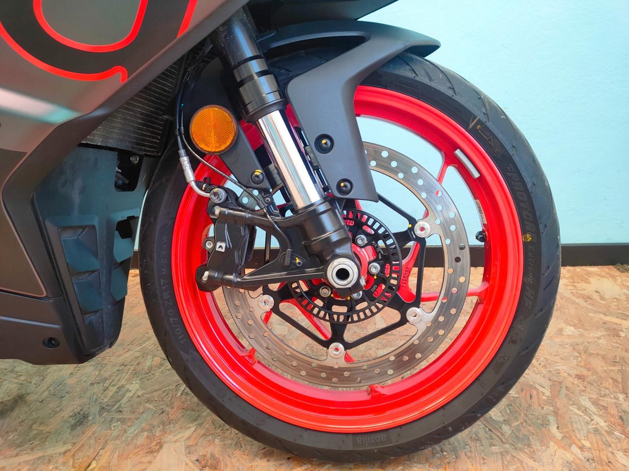 Aprilia RS 457 soli 2409 km.