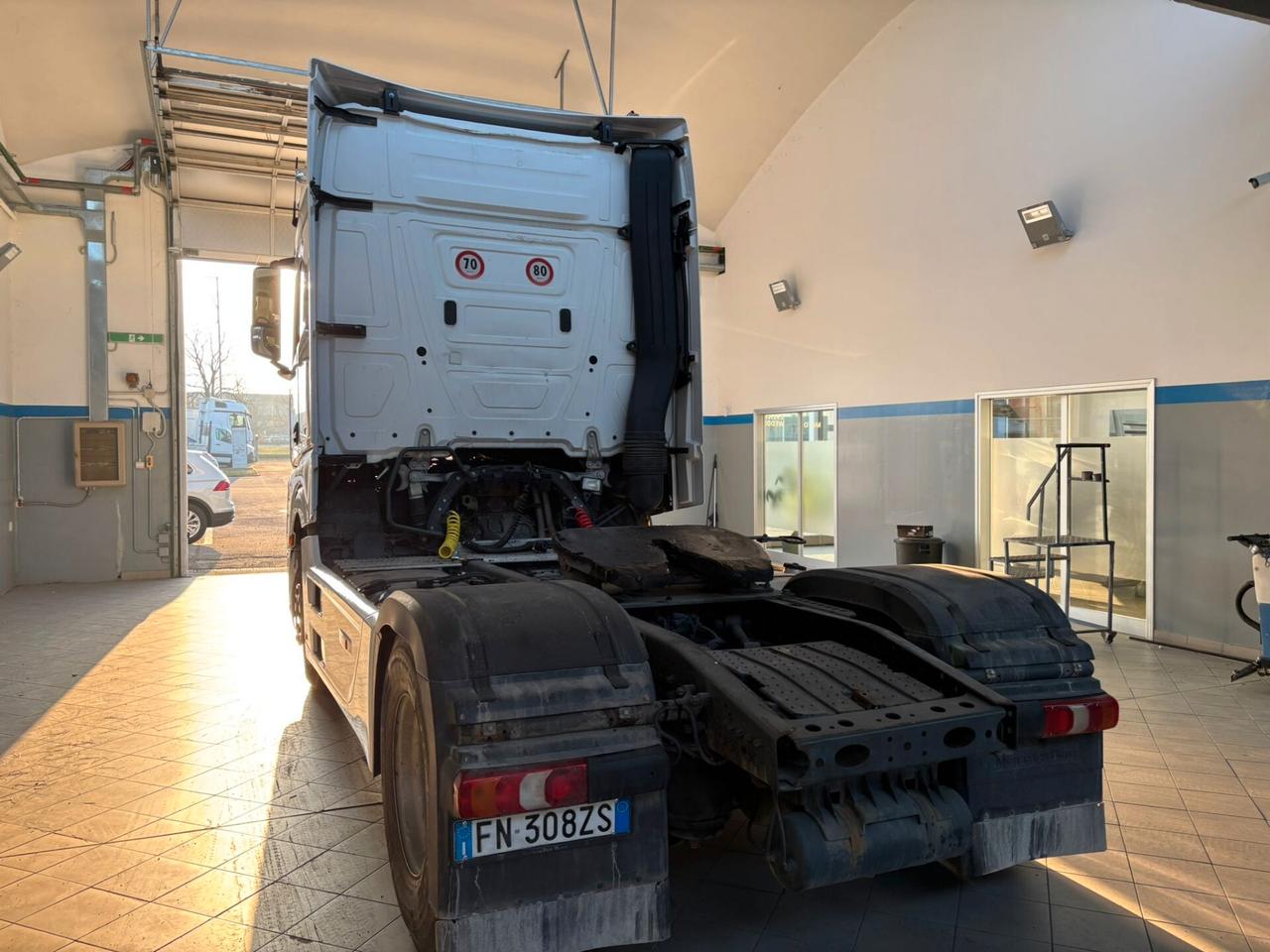 Mercedes Benz 1848 StreamSpace