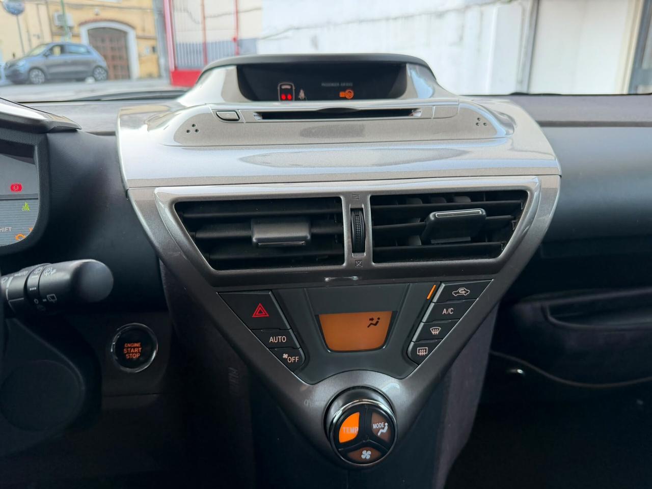 Toyota iQ 1.0 68 Cv Keyless - Cerchi in lega - Comandi