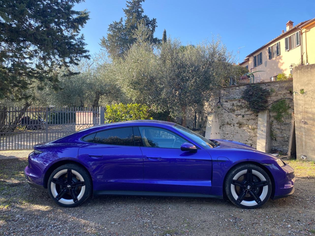 Porsche Taycan anno 2024 km 5400 ! Noleggio lungo termine