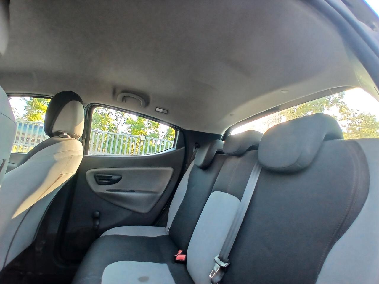 Lancia Ypsilon 1.2 69 CV 5 porte GPL Ecochic Silver