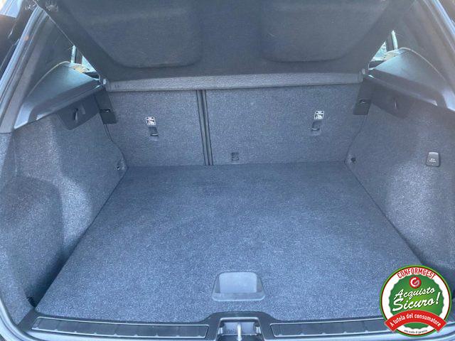 VOLVO XC40 T2 Geartronic Momentum Pro Automatico