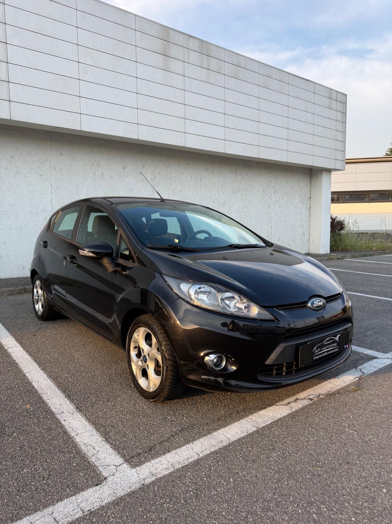 Ford Fiesta 1.4 16V 5p. Bz.- GPL Titanium Bs.
