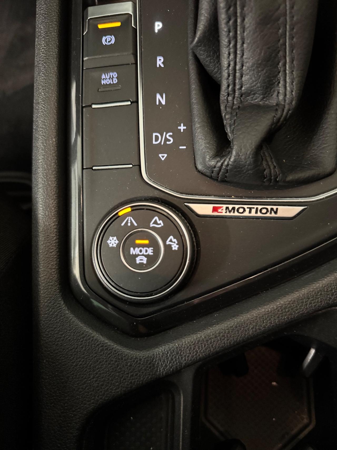 Volkswagen Tiguan 2.0 TDI SCR DSG 4MOTION Sport BMT R-LINE