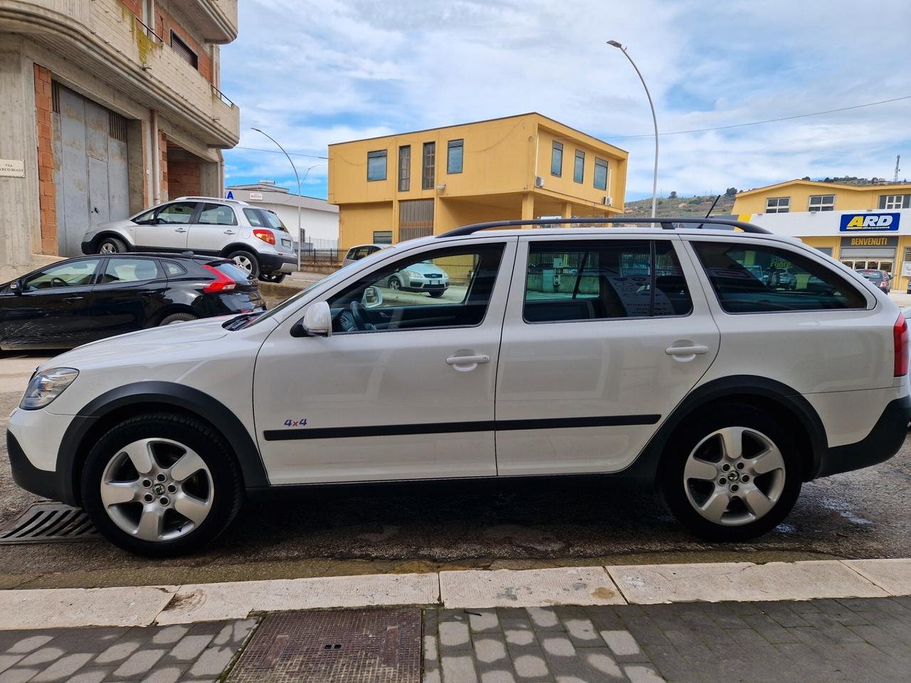 SKODA OCTAVIA SCOUT 4X4 2.0 TDI 140 CV KM CERT