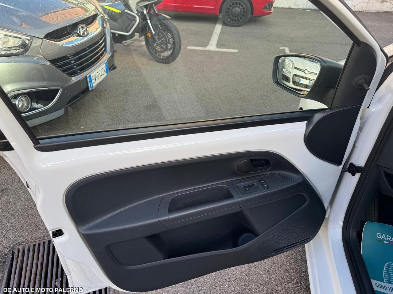 Volkswagen UP! 1.0 Benzina 68cv..Metano..2014