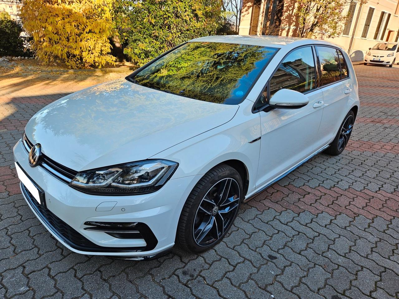 Volkswagen Golf 1.5 TSI DSG 5p. R-LINE