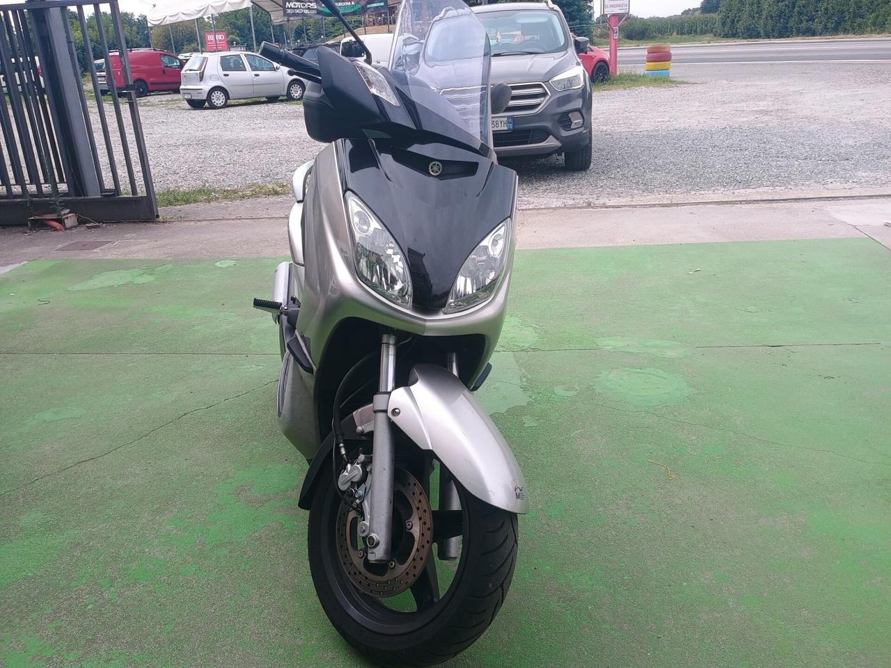 Yamaha X-Max 250