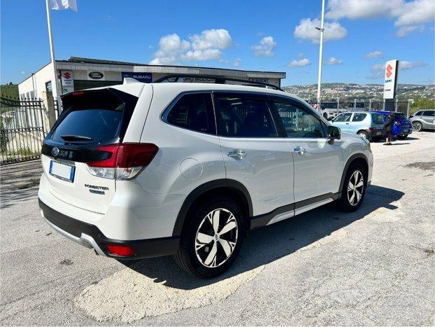 SUBARU Forester 2.0 e-Boxer Premium 4x4