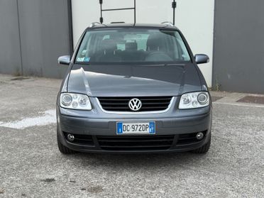 Volkswagen Touran 2.0 TDI DPF DSG Highline