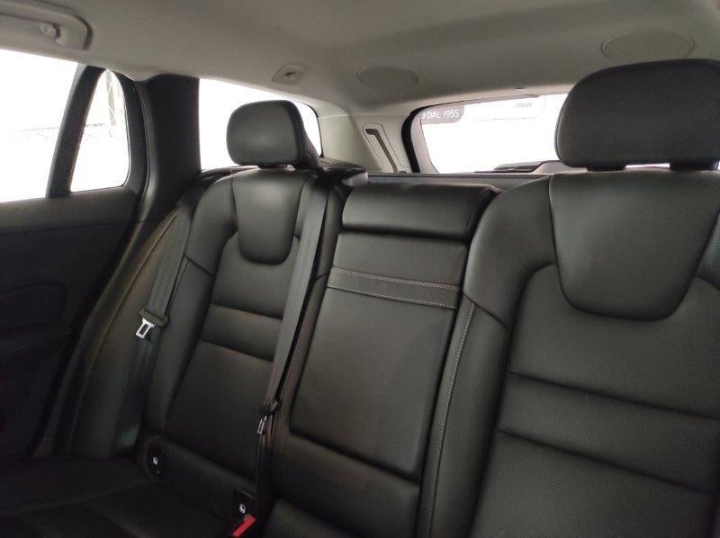 VOLVO V60 (2018-->) - V60 D3 AWD Geartronic Business