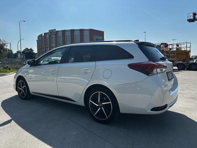 TOYOTA Auris Touring Sports 1.8 Hybrid Black Edition CVT