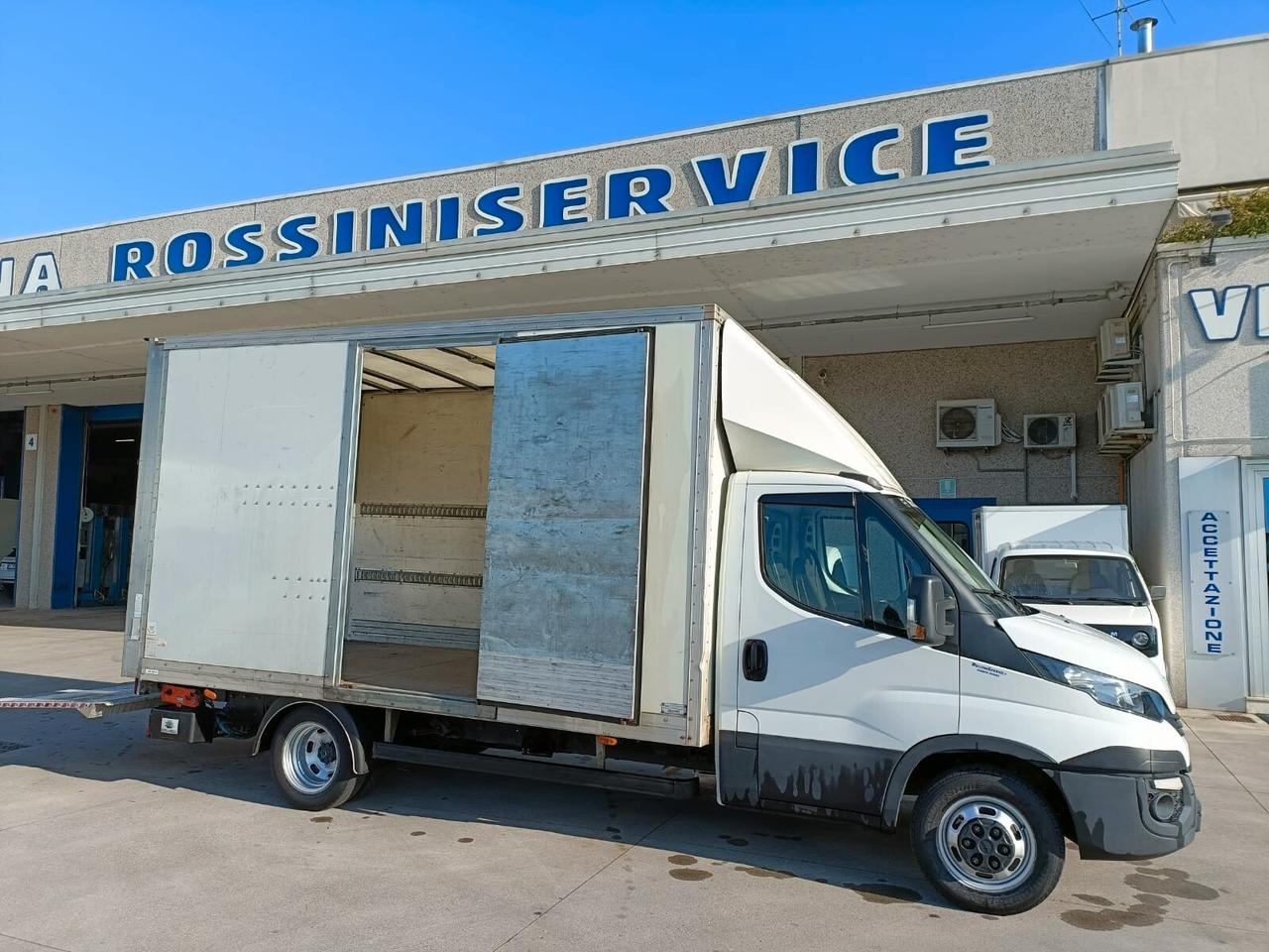 Iveco Daily FURGONE BOX CON SPONDA E PORTA LATERALE