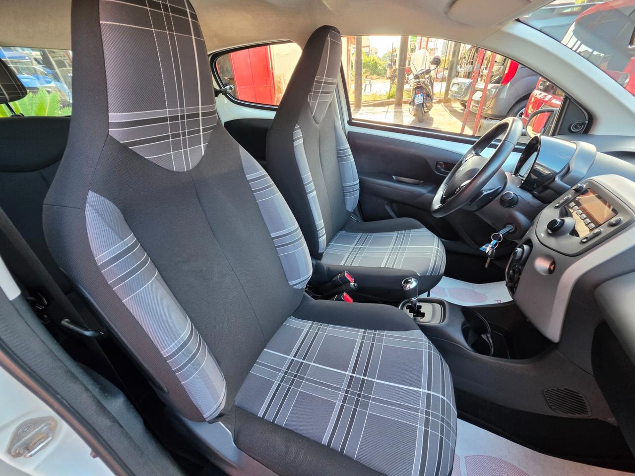 Peugeot 108 1,0 benzina 02/2018 Cv69 AUTOMATICA