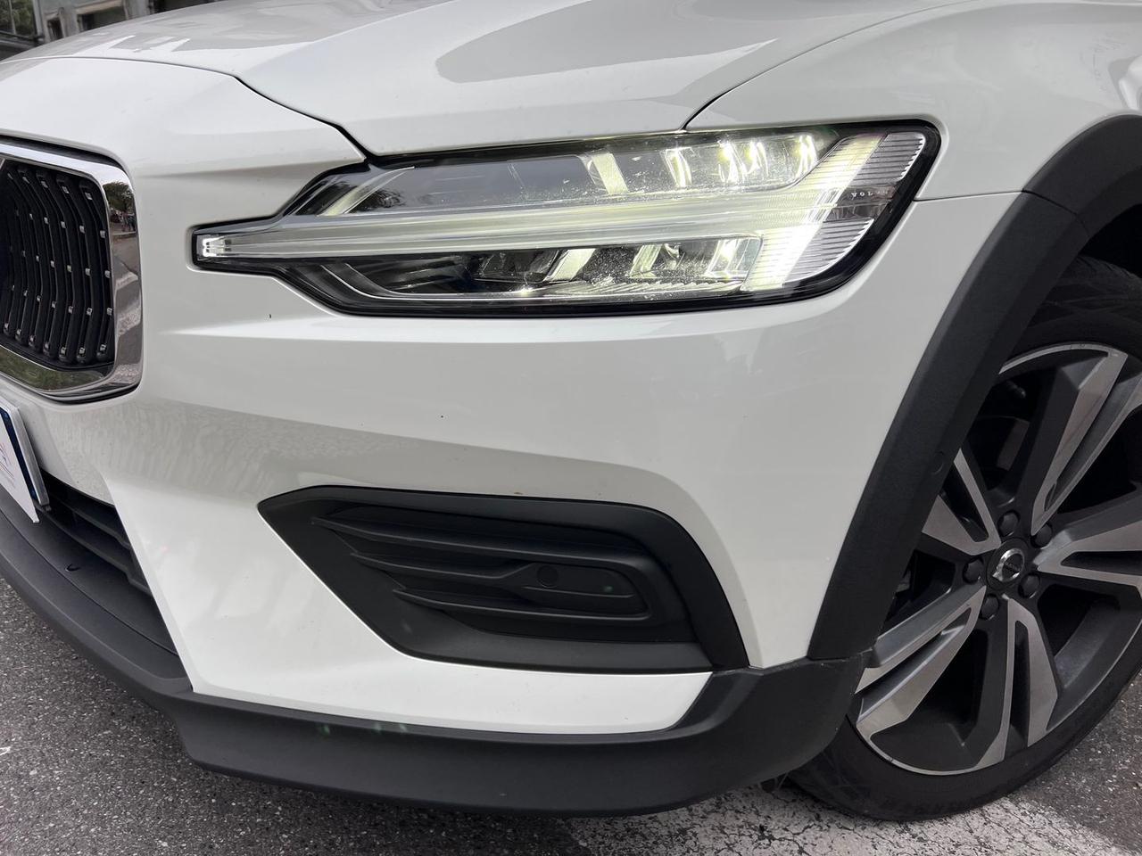 Volvo V60 Core 2.0 B4 MHEV #7114