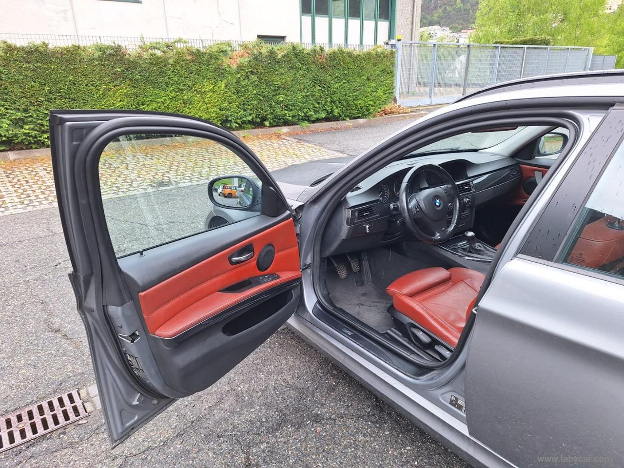 BMW 320d xDrive Touring 4X4 GANCIO TRAINO PELLE