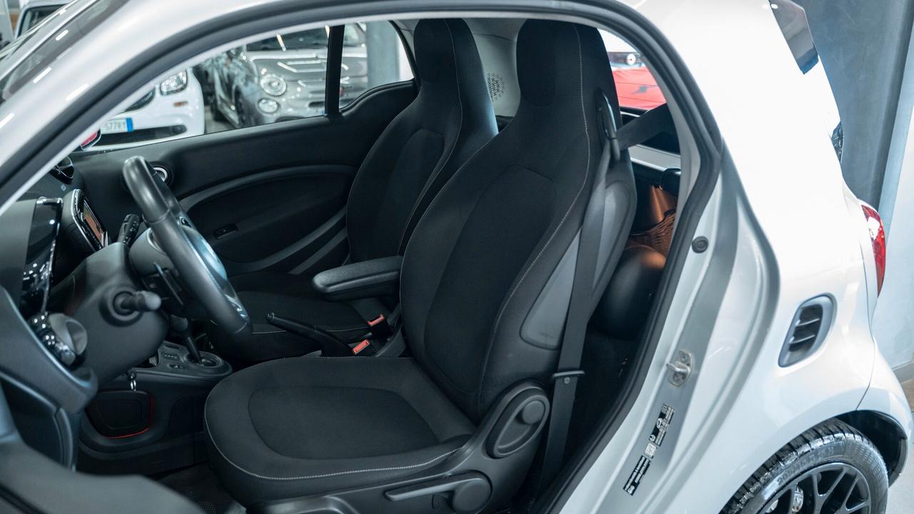 Smart ForTwo 1.0 SUPERPASSION 71 CV TWINAMIC AUTO 16" LED NAVI