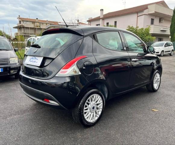 Lancia Ypsilon 0.9 t.air Silver ecochic metano 80cv