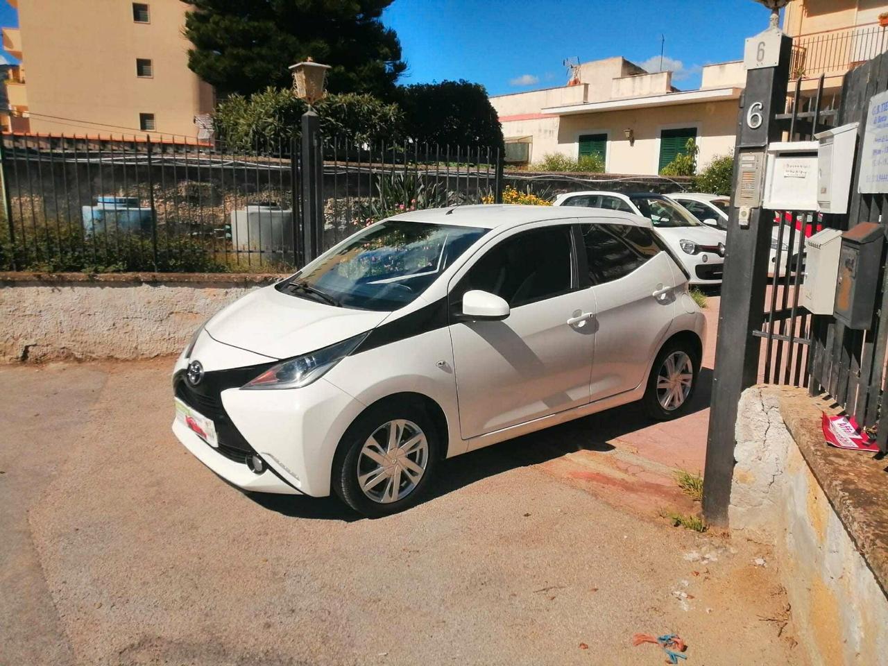 TOYOTA AYGO 1.0 2018 69cv FULL EURO6