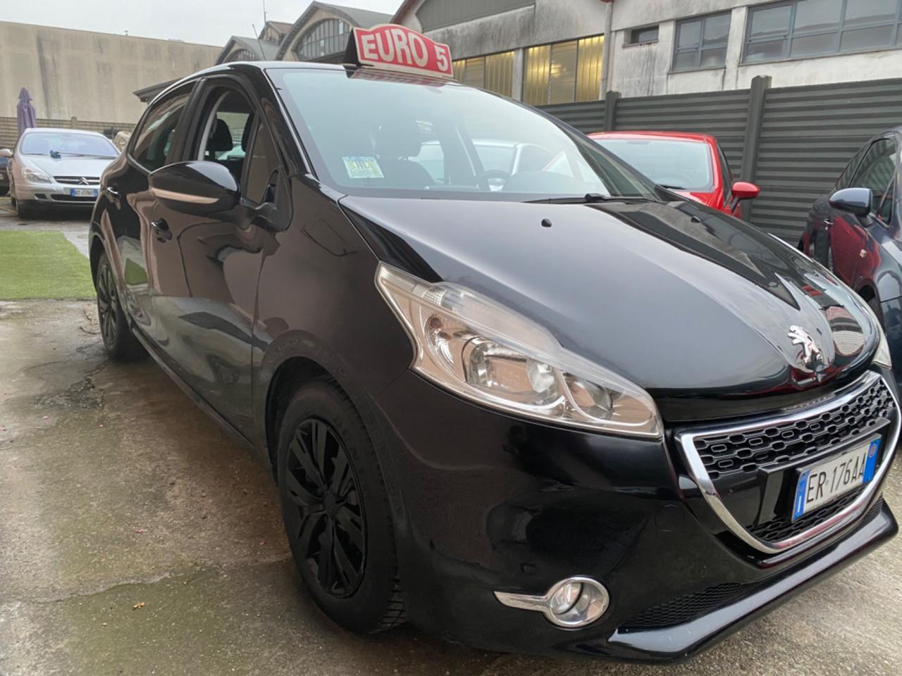 Peugeot 208 1.4 HDi 68 CV neopatentati