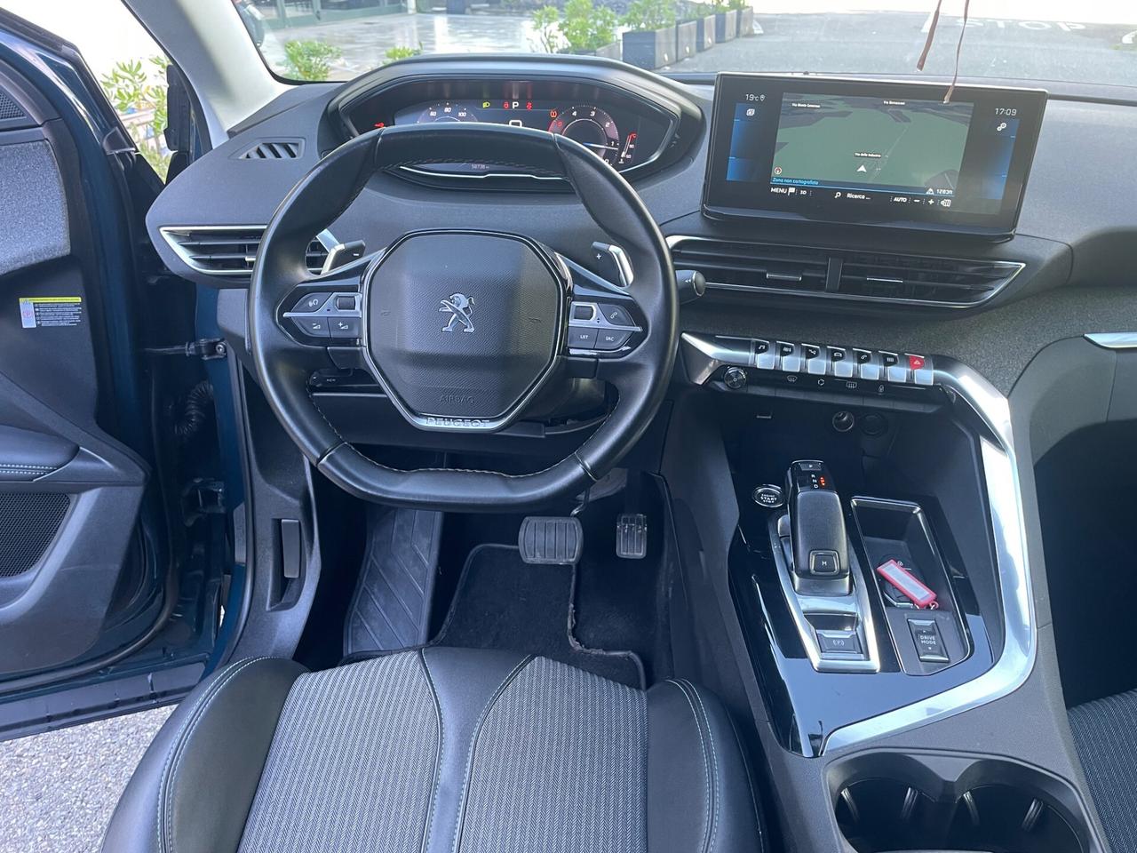 Peugeot 3008 BlueHDi 130 S&S*Automatik*Navi*Solo 54000*