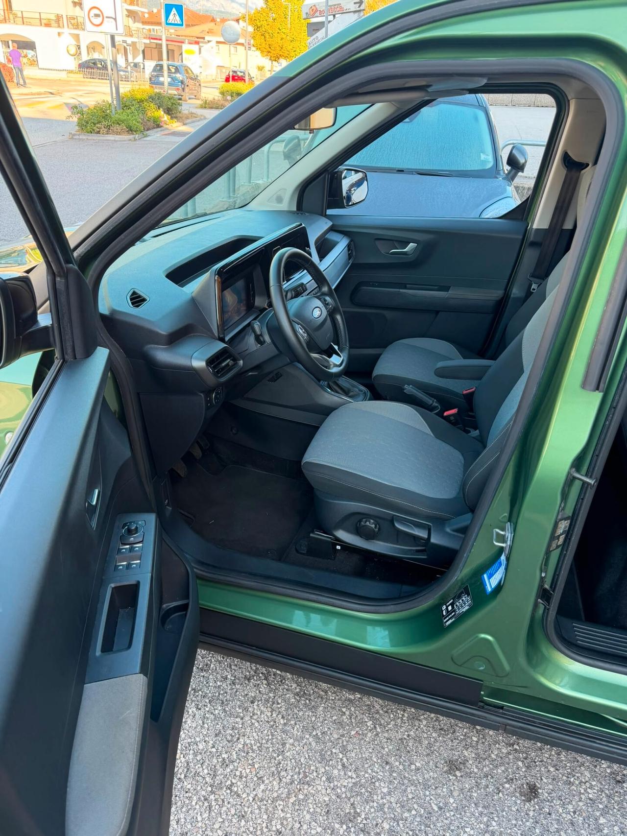 Ford Tourneo Courier 1.0 EcoBoost Titanium
