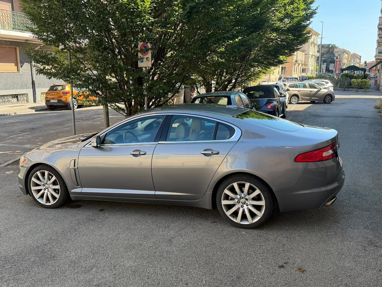 Jaguar XF 2.7 automatica